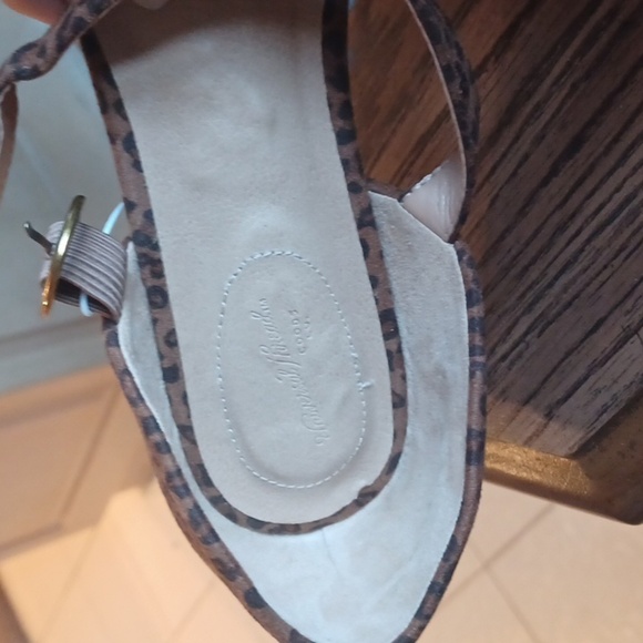 Universal Thread Leopard Print Flats NEW WITH TAGS Carmela - Picture 6 of 6